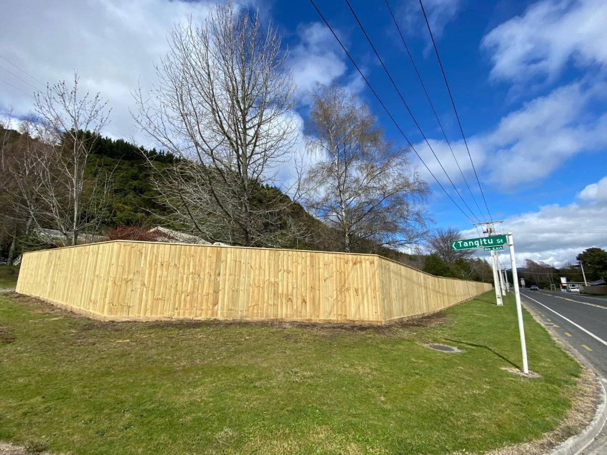 Motuoapa Bay Chalets Turangi Exterior photo